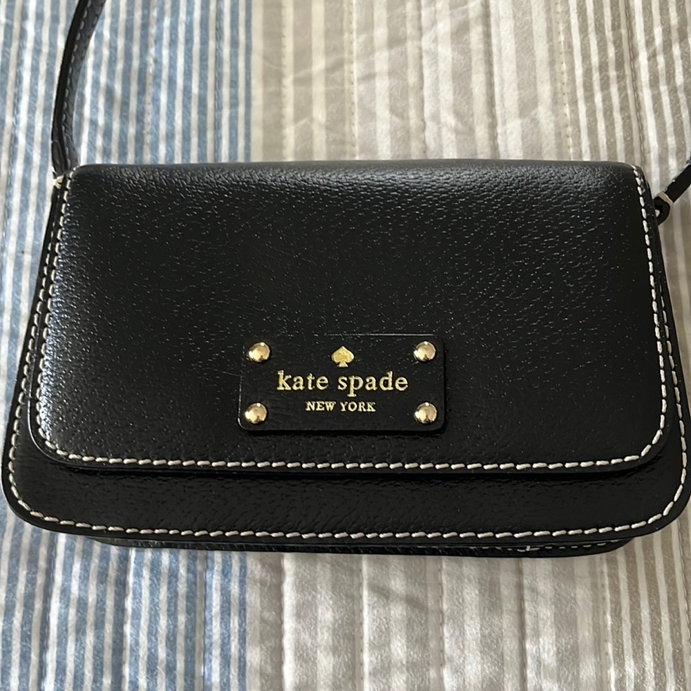 🌲🎁 Great for that Christmas Party Kate spade bag
